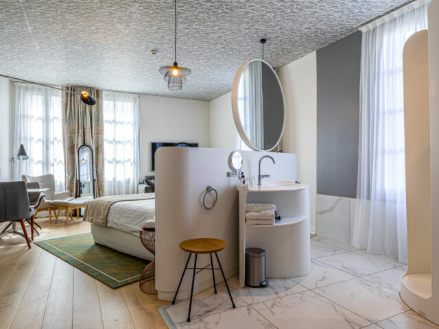 chambre_salle_de_bain_hotel_saint_gelais.jpg